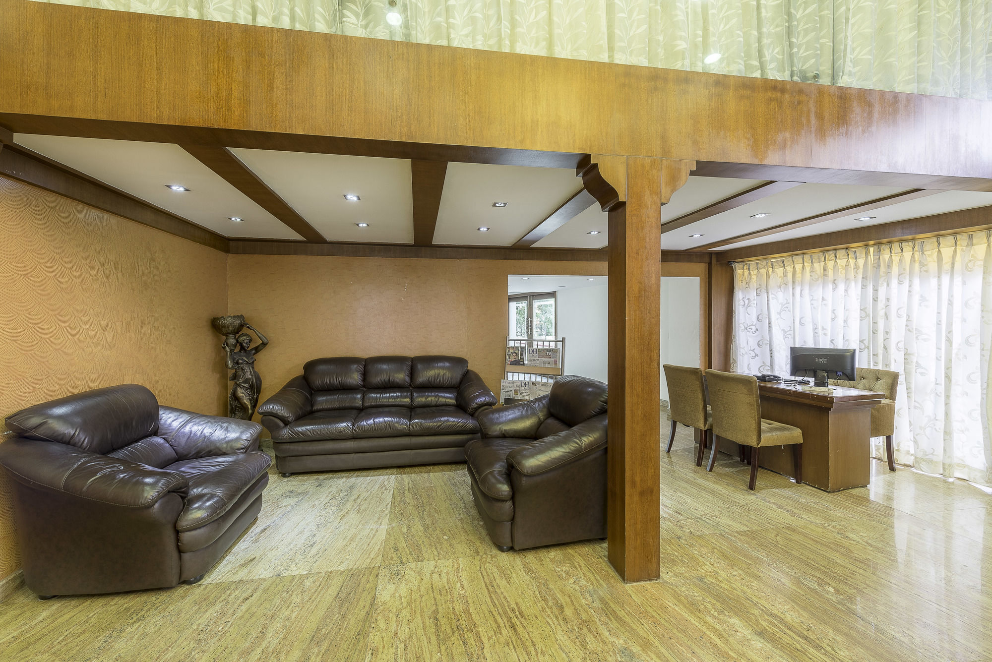 מלון העיר בנגלור Treebo Crystal Castle מראה חיצוני תמונה